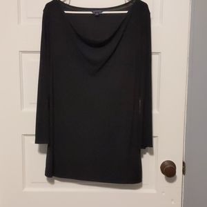 3/4 length sleeve scoop neck tunic top.